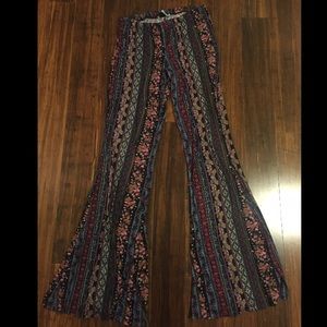 Floral patterned flared pants🌸