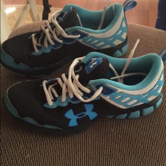 Under armour sneakers EUC