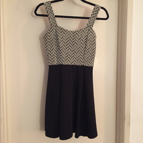 Chic Mini dress - Picture 2 of 2