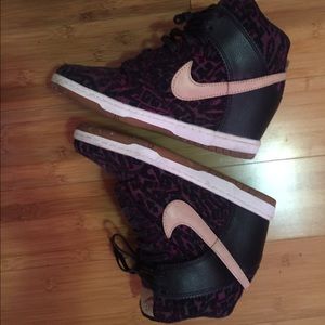 Niki Dunks Mid wedge Sneaker