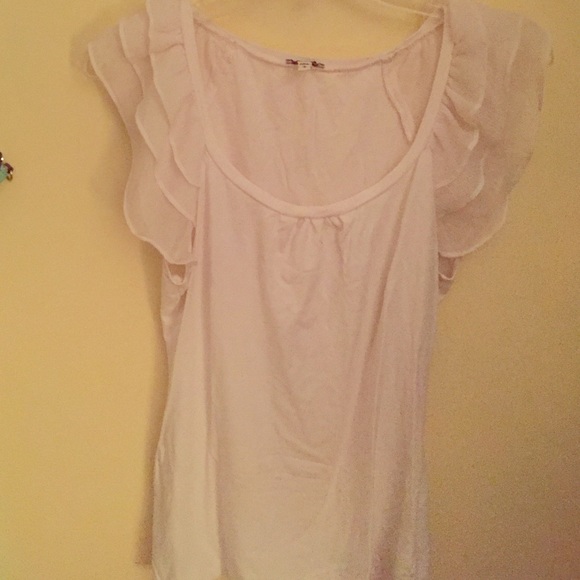 White top with ruffled sleeves