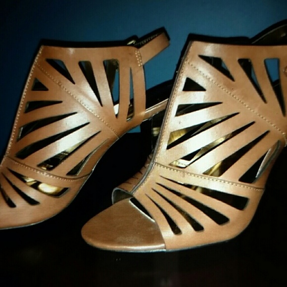 Carlos Santana Shoes - Sold Carlos Santana Dynamic Sandals