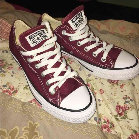❌SOLD❌ Maroon Converse - Picture 2 of 4