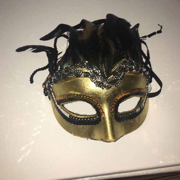 HOMECOMING Masquerade mask!