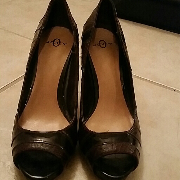 Peep toe heels