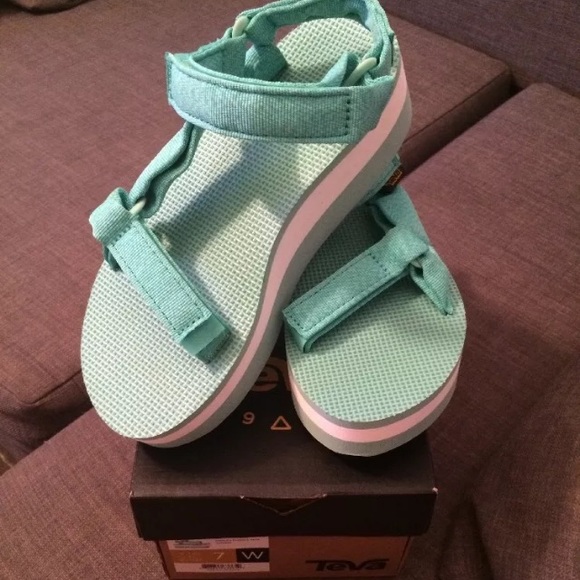 Teva flatform sandals new in box blue turquoise