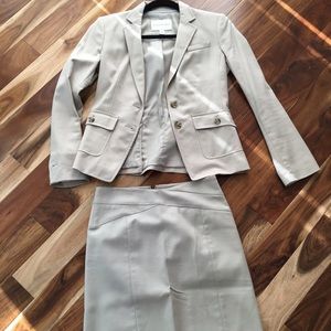 *MINT NEVER WORN* Banana Republic Khaki skirt suit