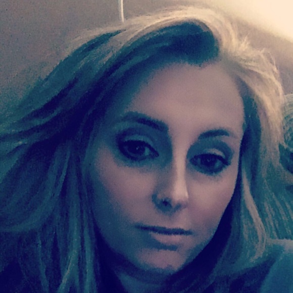 Meet your Posher, Amy - Picture 2 of 4