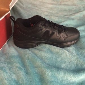 New Balance Men's Sz. 9W Black Training Sneakers