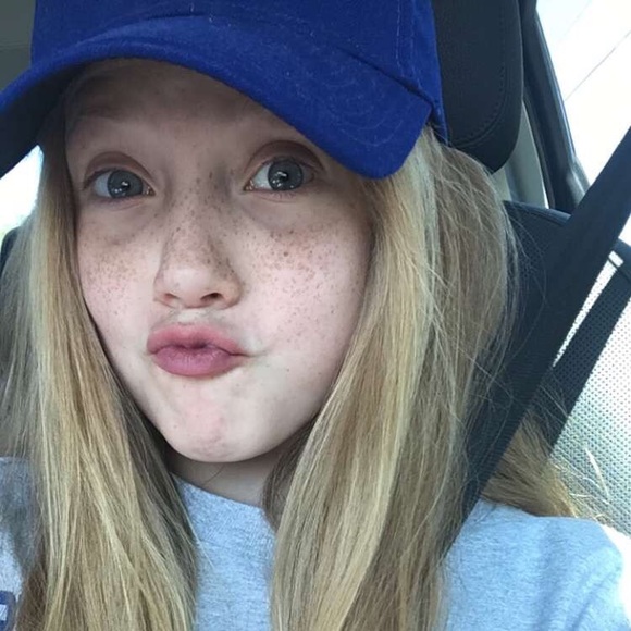 Meet your Posher, Carleigh - Picture 1 of 1