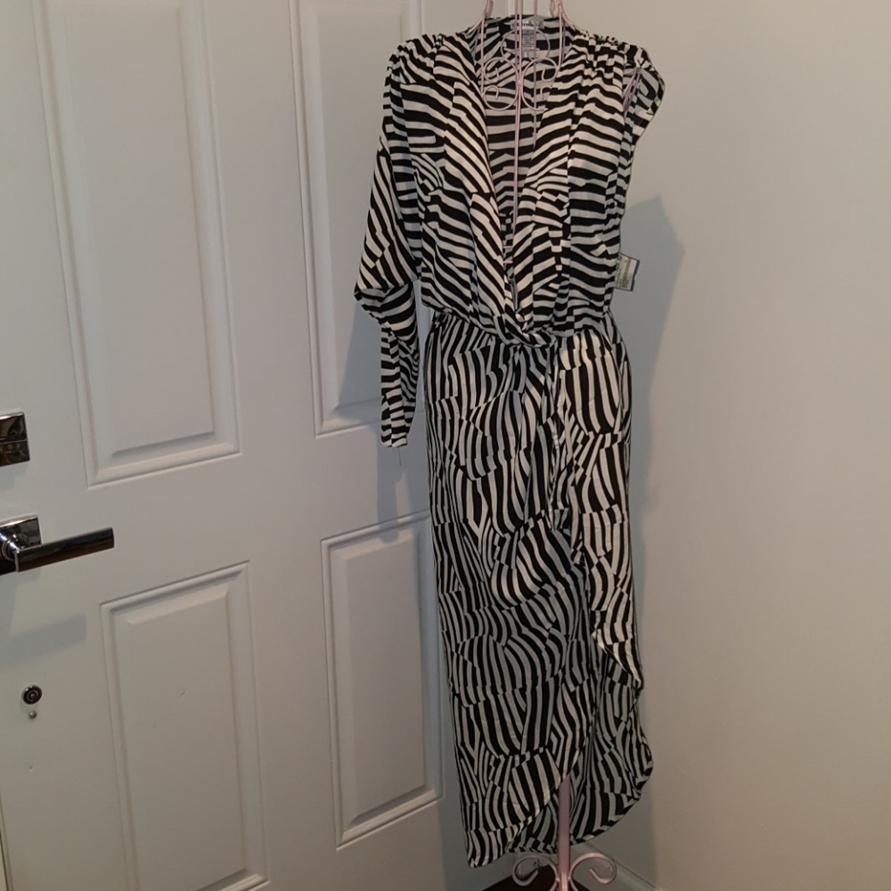 Black/white dress