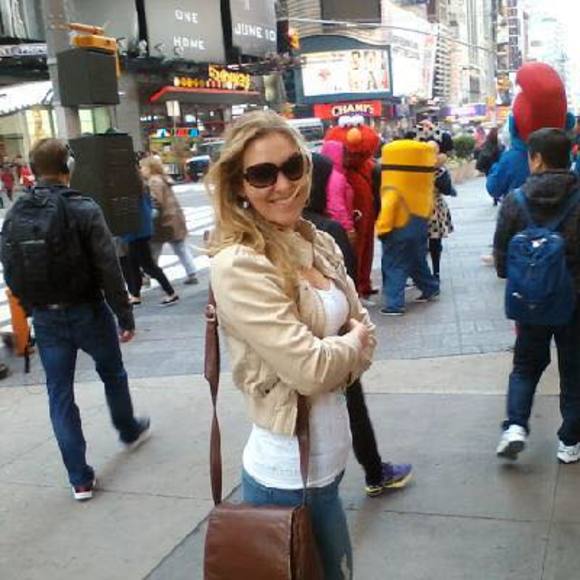 Meet your Posher, Eva - Picture 2 of 2