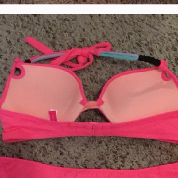 Victoria's Secret gorgeous bikini pushup bombshell - Picture 3 of 5