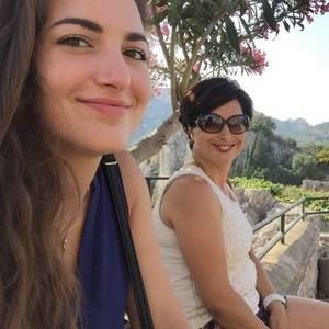 Meet your Posher, Julia