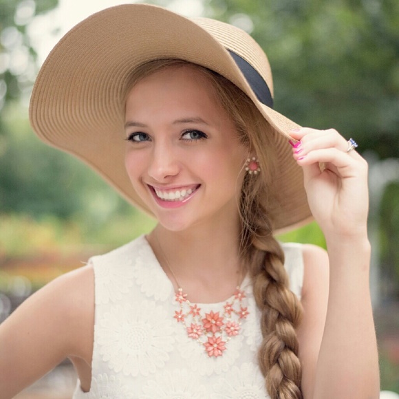 Meet your Posher, Alexis - Picture 1 of 1