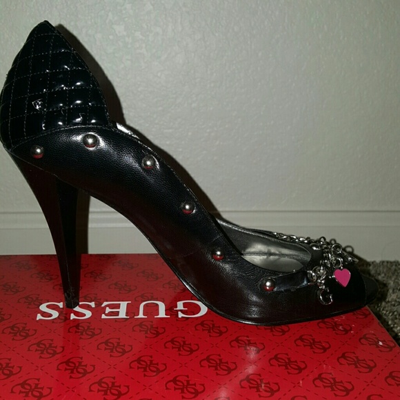 BRAND NEW. USED ONLY ONCE. Guess brand black heels - Picture 3 of 3