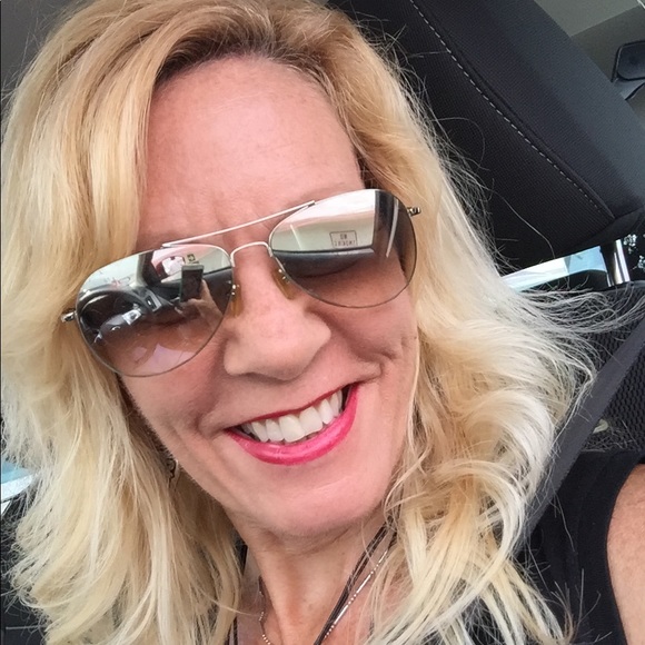 Meet your Posher, Jeri - Picture 3 of 4