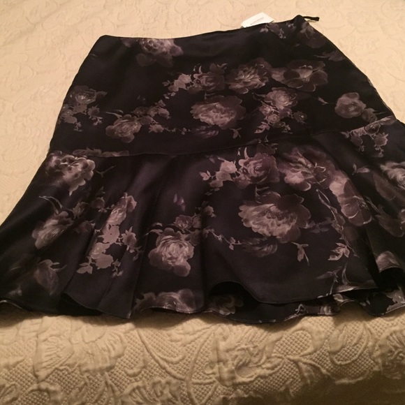 Banana Republic black satin skirt w/ gray floral