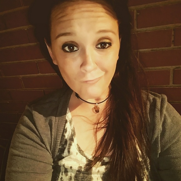 Meet your Posher, Emily - Picture 2 of 2