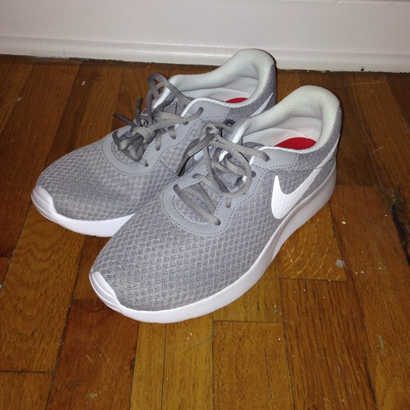 Space Gray Nike Roches- BRAND NEW! NEVER WORN