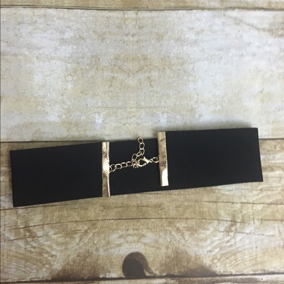 Faux suede black choker - Picture 3 of 3