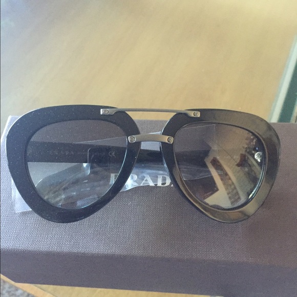 Prada nwt Aviators Black 💥SOLD💥