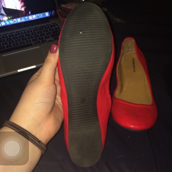 Red Flats - Picture 2 of 2
