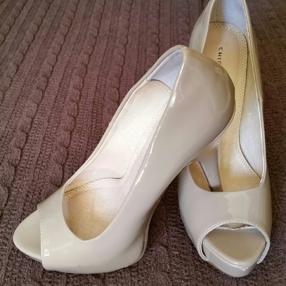 Nude peep toe pumps