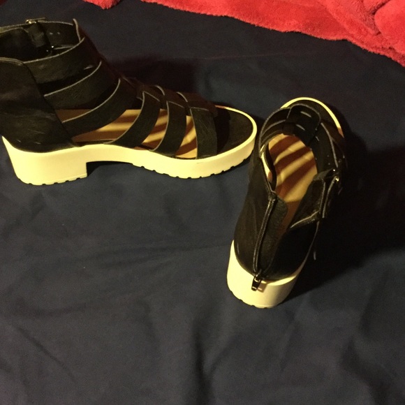 Platform sandals - Picture 2 of 2