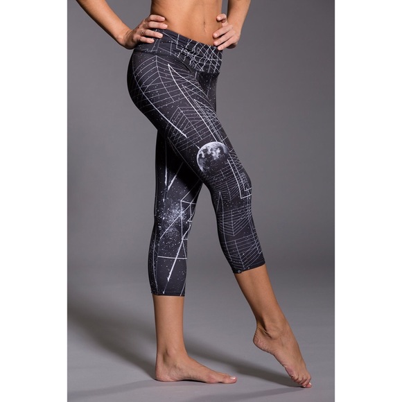 Onzie Pants - Onzie Graphic Capri in Black Sky.
