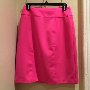 Hot pink pencil skirt. 💋