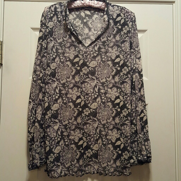 Black and cream floral top!
