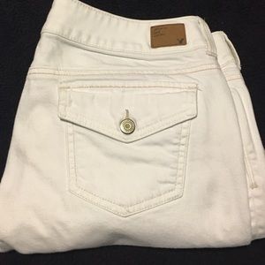 American Eagle Outfitters white capris