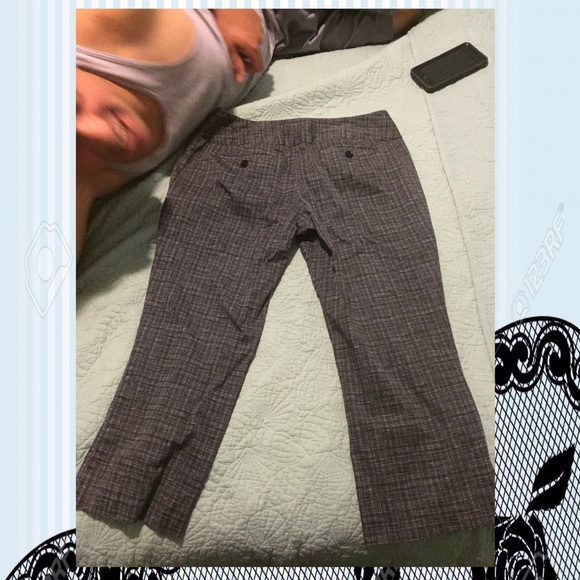 🌹EXPRESS🌹Dress Capris🌹 - Picture 3 of 4