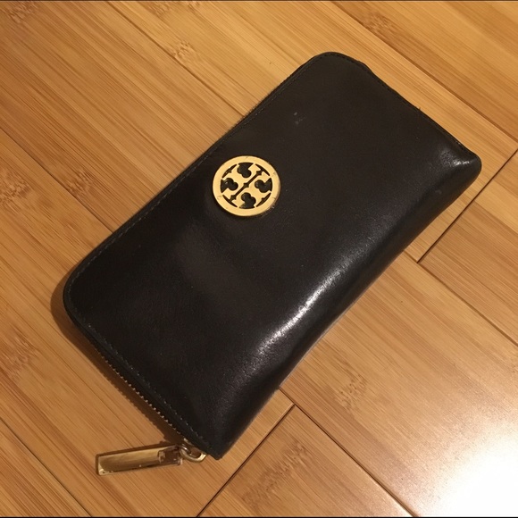 Tory Burch black leather wallet