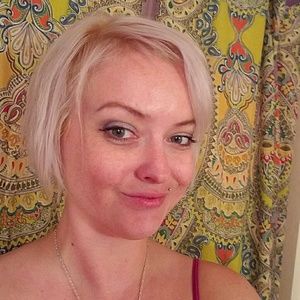 Meet your Posher, Abi