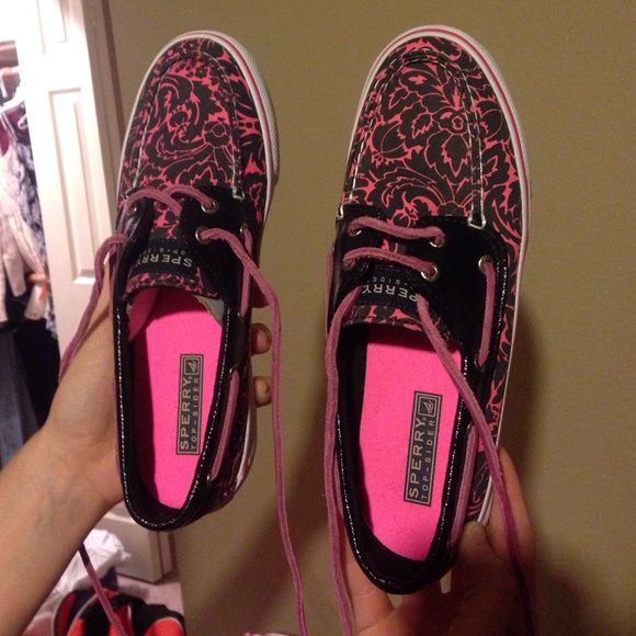 Pink/black paisley Sperry's