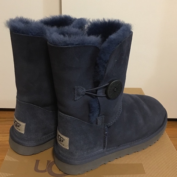 UGG Bailey Button - Picture 3 of 4