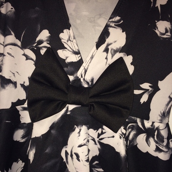 Black & white floral tight fitted dress!!!!
