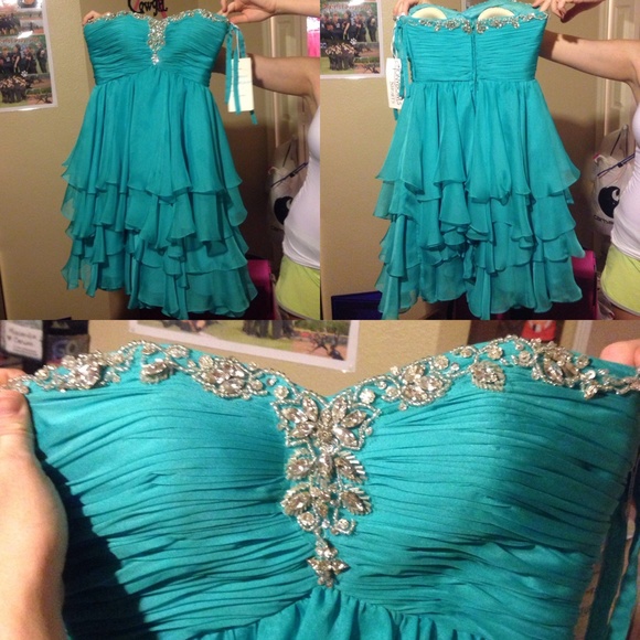 Formal short Tony Bowls gown! - Picture 3 of 4