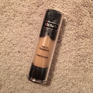 Kat Von D Lock-it foundation in the shade light 45