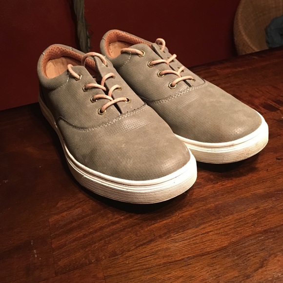 Perry Ellis shoes
