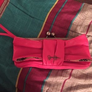 Jessica Simpson Pink Bow Clutch 10 % off !