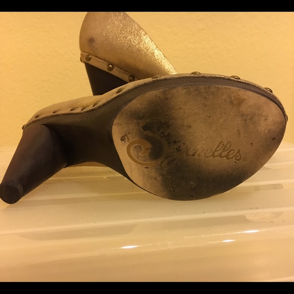 💥SALE💥 Pinup chic metallic gold heels - Picture 4 of 7