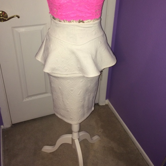 Sexy tight white pencil skirt!!!