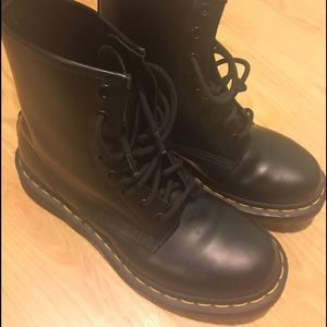 Black doc martens size 7