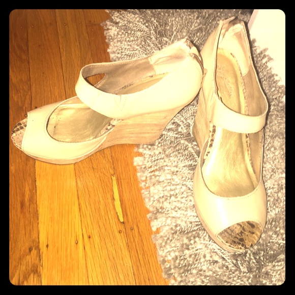 Seychelles Shoes - Seychelles taupe peep toe wedges