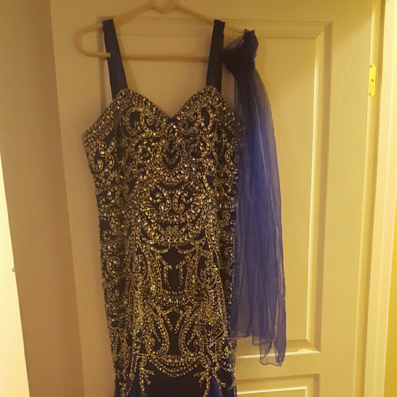 Special occasion dress - Picture 1 of 3