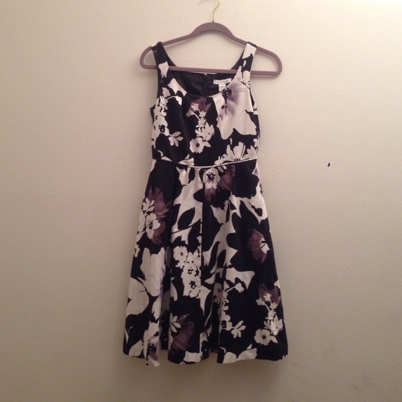 Gorgeous classy, dress! BHWM.