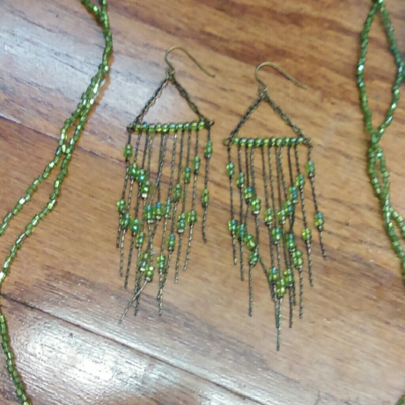 Green glass necklace and earrings set